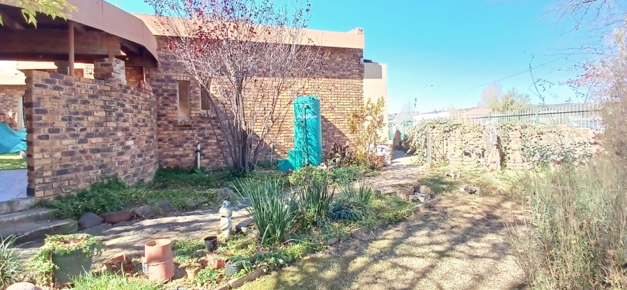 5 Bedroom Property for Sale in La Provance Free State